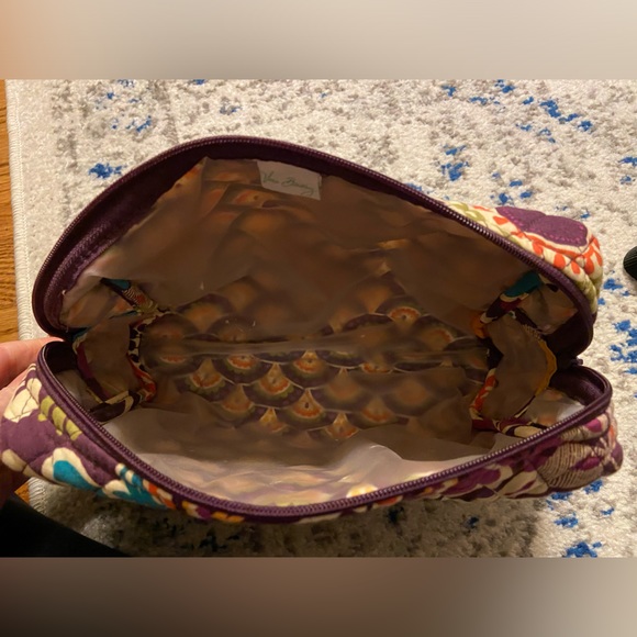 Vera Bradley lined make up bag with zipper closure - Picture 2 of 4